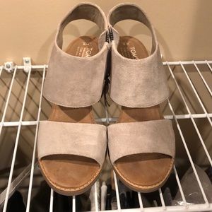 Tom’s Sandel taupe size 8